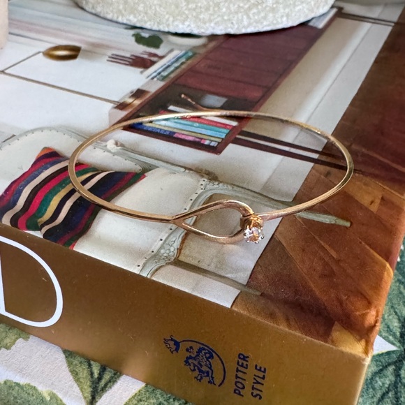 Vintage Avon Delicate Gold Teardrop Bangle with Clear Stone - Picture 2 of 4